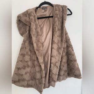 Faux fur fuzzy hooded brown vest - Size Small